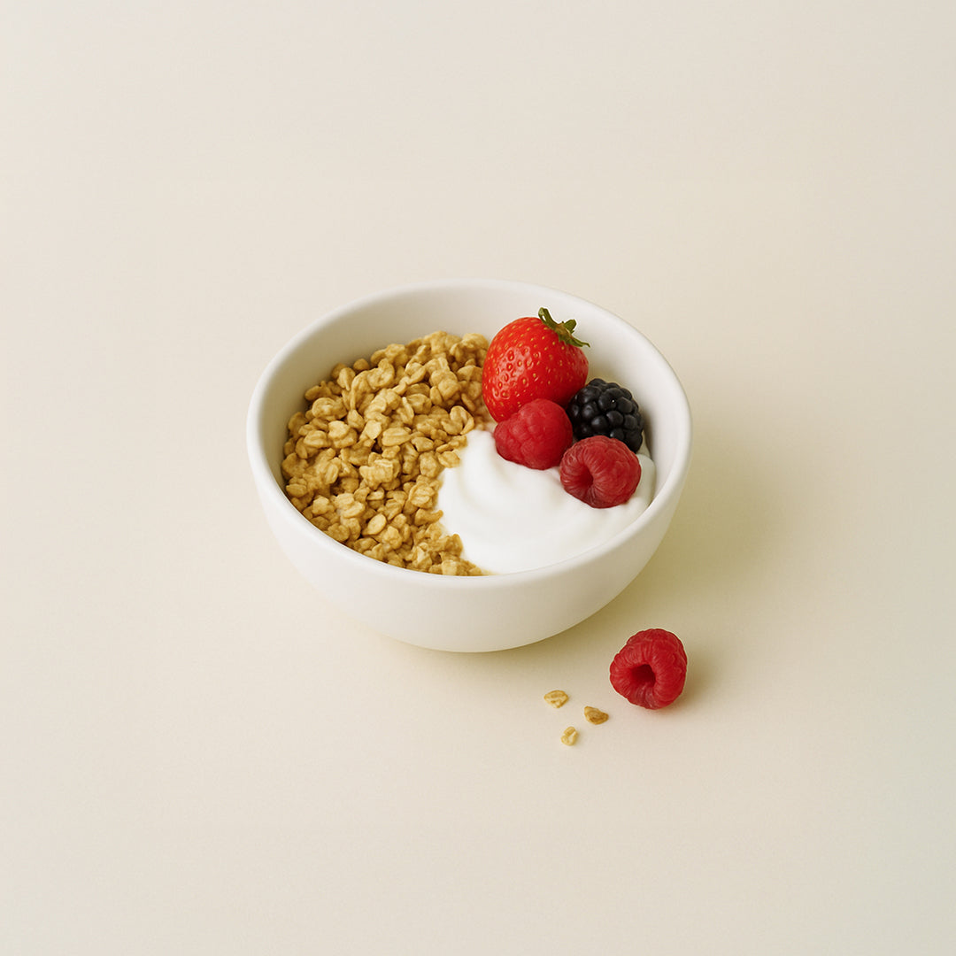 bol de yogourt au collagène mcs accompagné de granola croustillant et de petits fruits frais