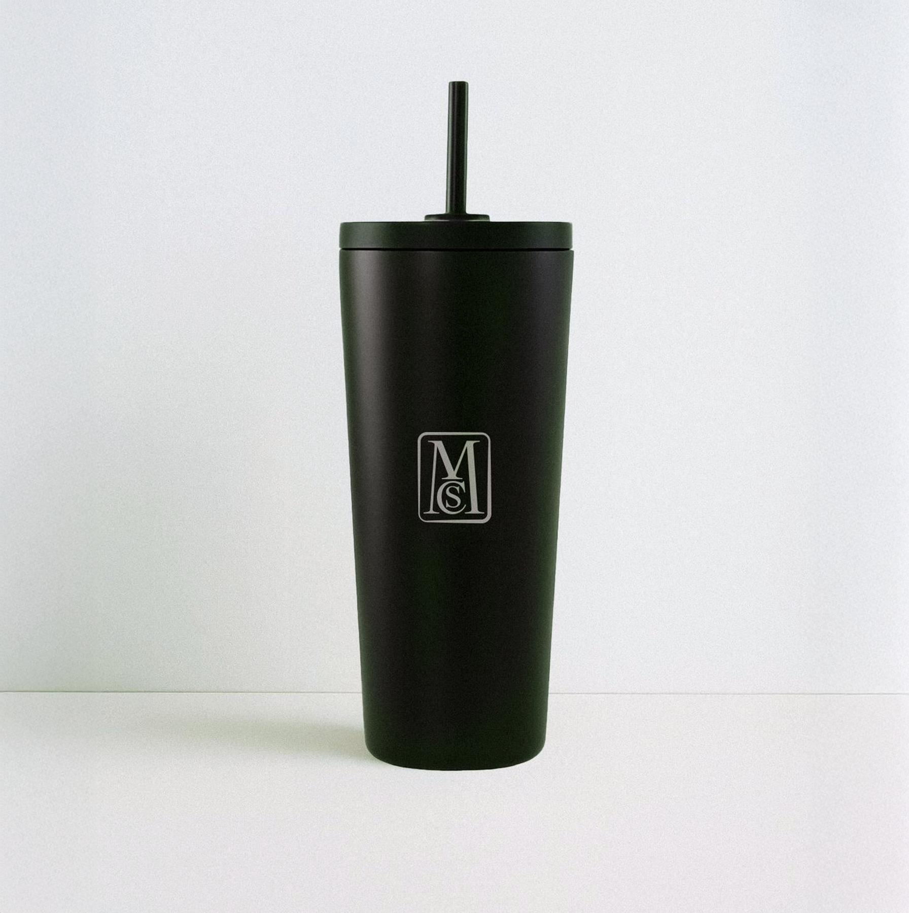 Gobelet réutilisable avec paille intégrée, accessoire pratique et durable pour intégrer le collagène marin dans une routine quotidienne. 