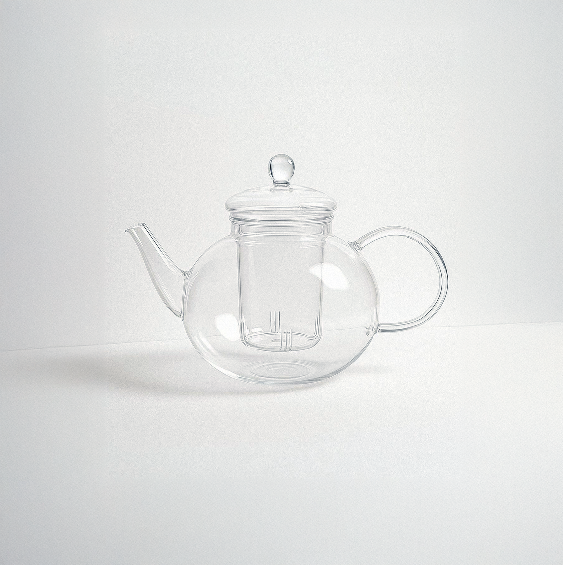 Théière en verre avec infuseur intégré, accessoire de bien-être pour intégrer le collagène marin dans une routine quotidienne. 